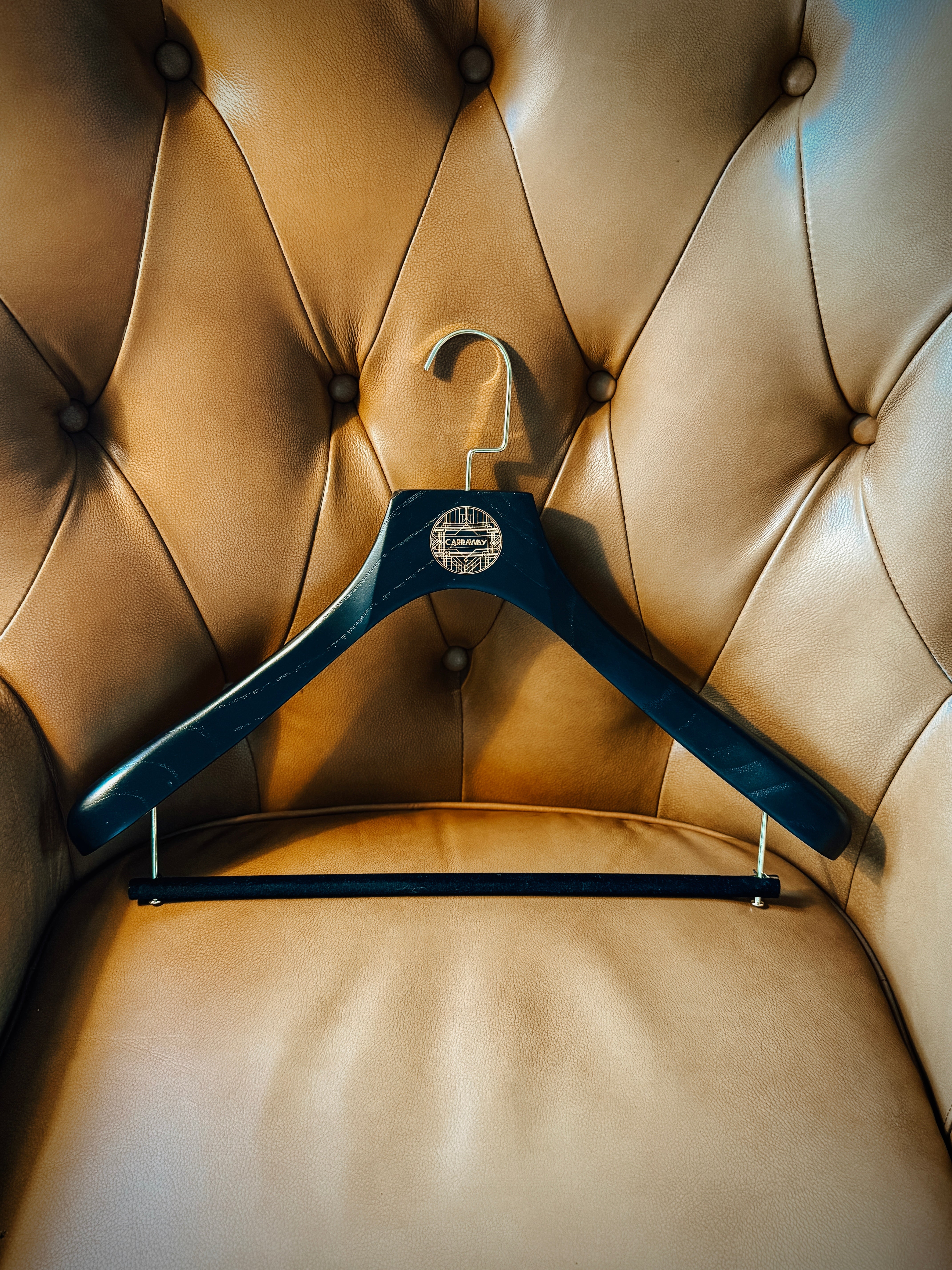 CLUB CARRAWAY SIGNATURE WOODEN HANGER